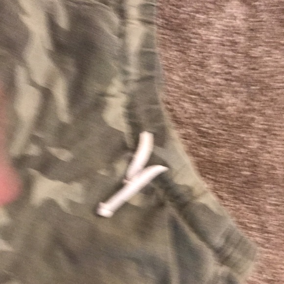 Camo shorts size large - Picture 3 of 3